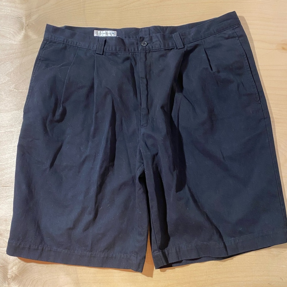 Cutter & Buck Men's Dark Shorts Size 40 with logo on back (OO)